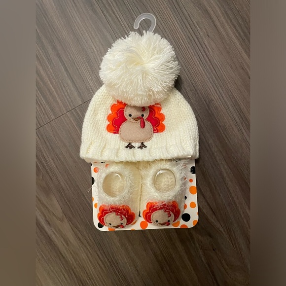 Adorable Turkey Knit Baby Hat and Booties Set - Picture 1 of 3